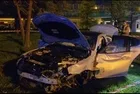 İstanbul Üsküdar'da feci kaza! Hızını alamadı ağaca girdi: 3 yaralı