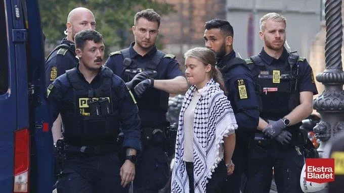 Greta Thunberg Gazze protestosunda gözaltına alındı-4