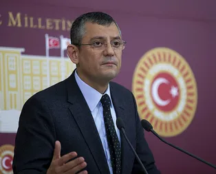 İşte CHPli Özgür Özelin FETÖnün 17-25 Aralık kumpasına destek tweetleri