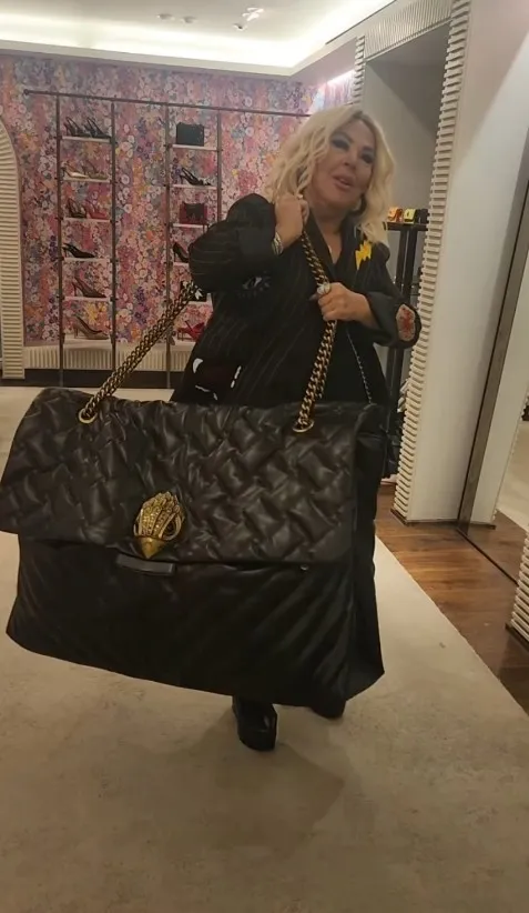 safiye-soyman-devasa-cantayla-sosyal-medyanin-dilinde-benim-boyumdan-buyuk-1765522523459.jpg Kaynak: Sosyal medya