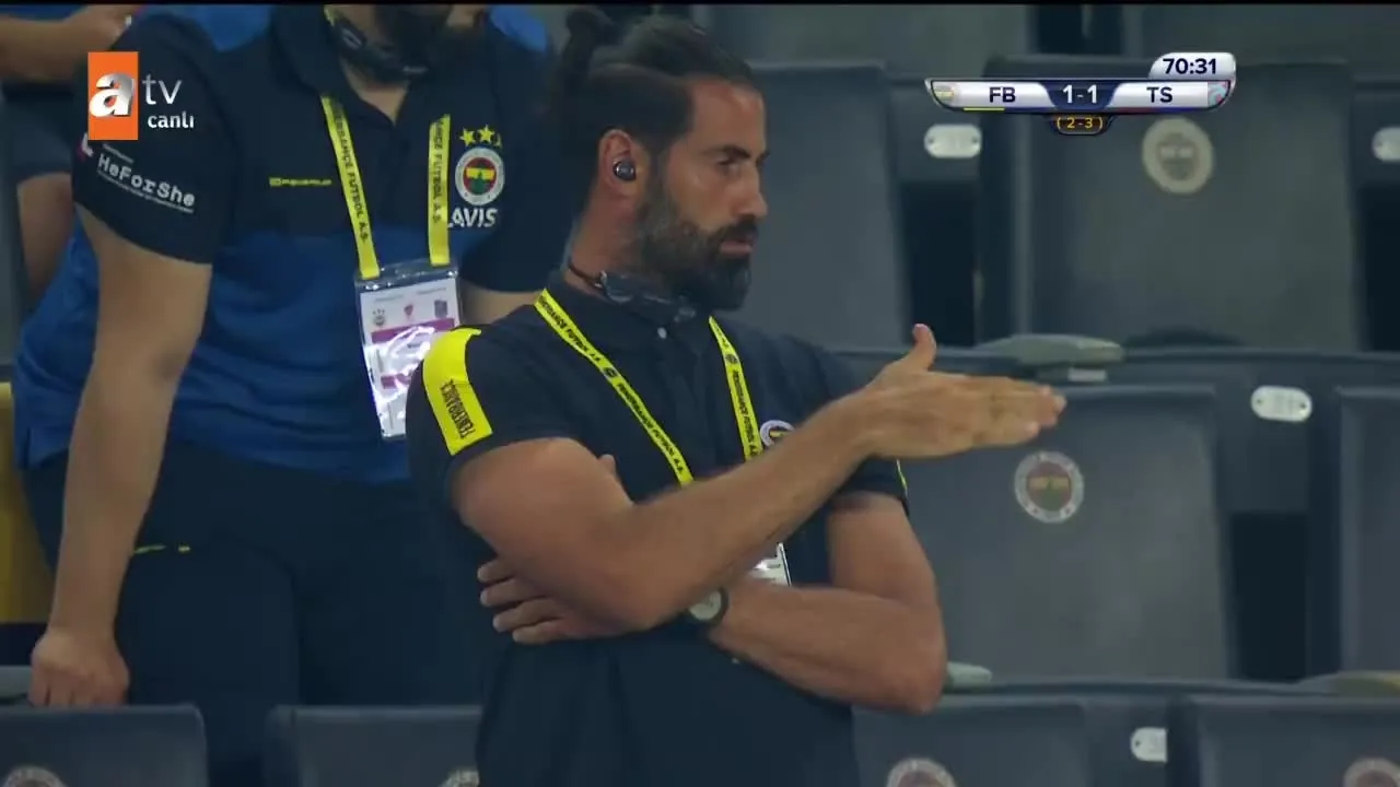 Fenerbahçe-Trabzonspor maçında Volkan Demirel'den Deniz Türüç'e tepki! "Otur yerine..."