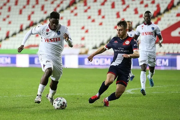 trabzonspor-antalyada-beraberligi-son-anda-kurtardi-antalyaspor-1-1-trabzonspor-mac-sonu-ozet-1610820577840.jpeg