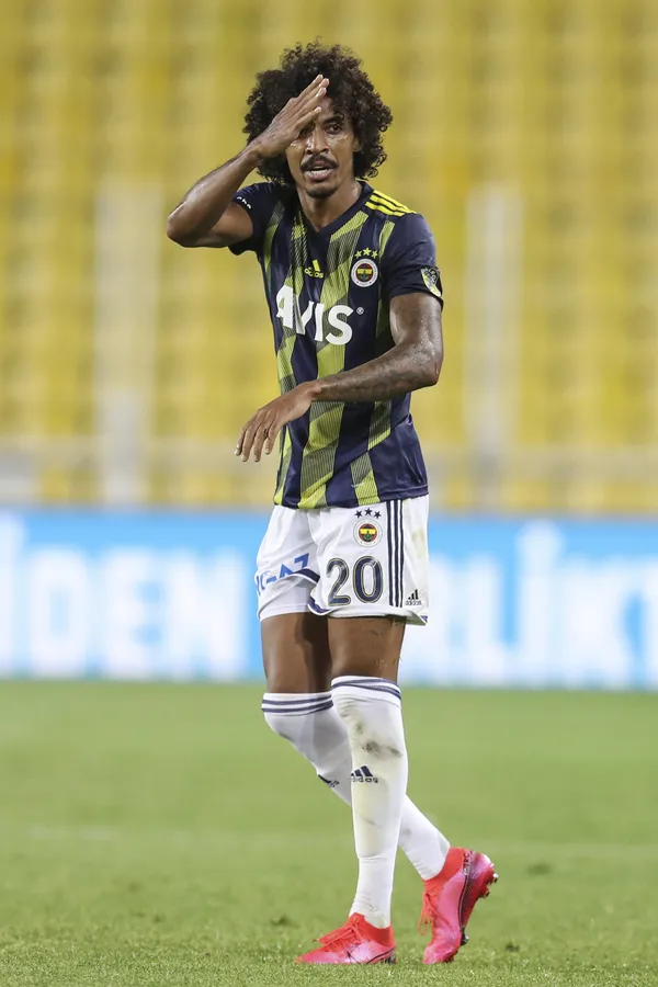 fenerbahce-luiz-gustavo-ile-yollarini-ayirdi-iste-yeni-takimi-1658642291786.jpg