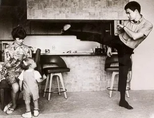 Bruce Lee'nin görülmemiş aile fotoğrafları