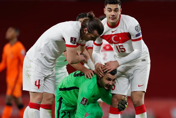 1625396507656.jpg Mourinho Uğurcan Çakır'dan vazgeçmiyor! Trabzonspor'dan transfere yeşil ışık-4