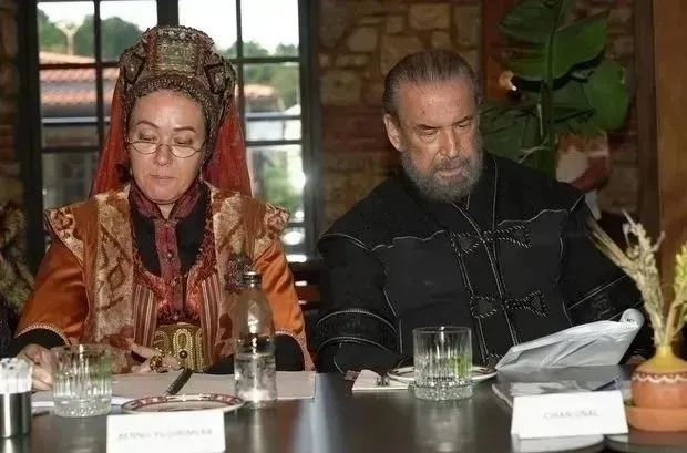 kurulus-orhan-malhun-hatun-kimdir-kimin-esi-kurulus-orhanda-malhun-hatunu-oynayan-bennu-yildirimlar-kimdir-kac-1761729425067.jpeg