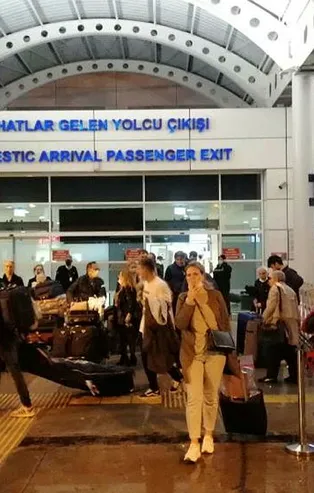 İstanbul-Antalya seferinde korku dolu anlar! İner inmez yakınlarına koştular