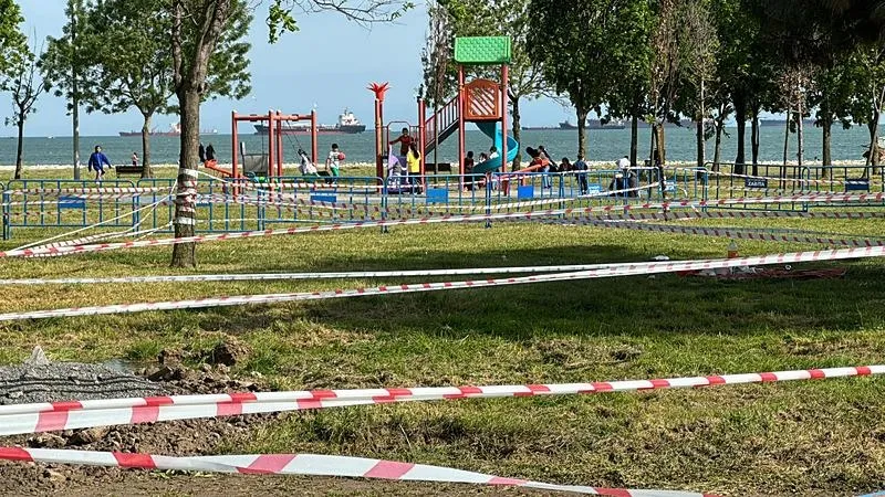 Küçükçekmece'de akılalmaz son! İBB'nin yaptığı kazı çalışması sonrası su birikintisine düşen 5 yaşındaki çocuk hayatını kaybetti-5