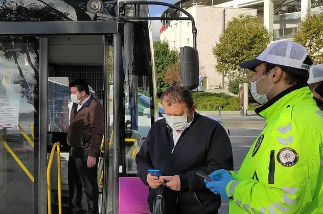 İstanbul'da koronavirüse İBB dopingi! Pozitif şoför, tıklım tıklım yolculuk