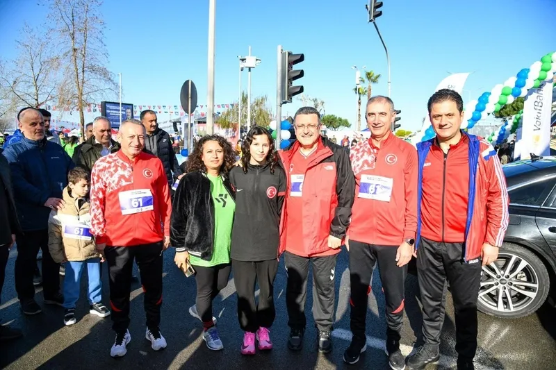 Trabzon’da 41 ülkeli dev maraton! 'Koş dünyaya nefes ol' sloganıyla Karadeniz nefes kesti-6