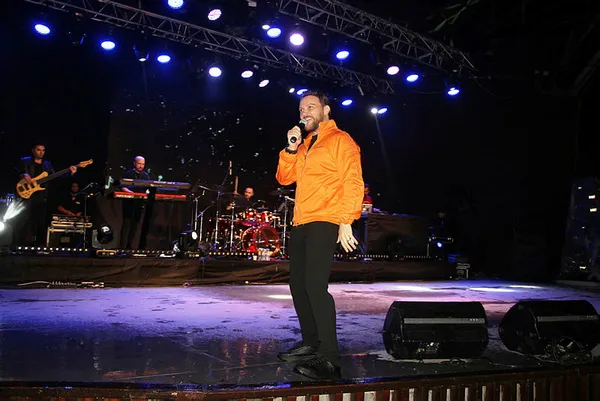 1634414614170.jpg Sinan Akçıl’dan çocuk itirafı! Hayranlarının önünde açıkladı eşi Burcu Kıratlı’ya bakın nasıl seslendi-2