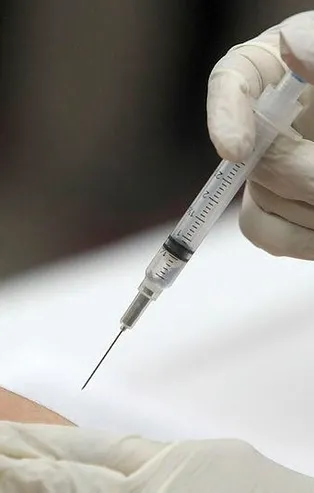 Koronavirüs aşısı yaptıran kişi virüs bulaştırır mı? İşte herkesin merak ettiği sorunun yanıtı