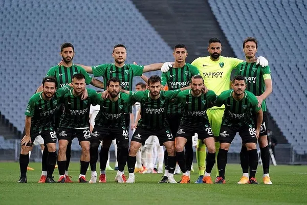 Son dakika: Kocaelispor, Sakaryaspor'u 4-0 yenerek TFF 1. Lig'e yükseldi-6