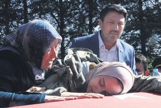 Pençe-Kilit Operasyonu şehitlerine son veda! Şehidin vasiyeti: Arkamdan ağlamayın!-8