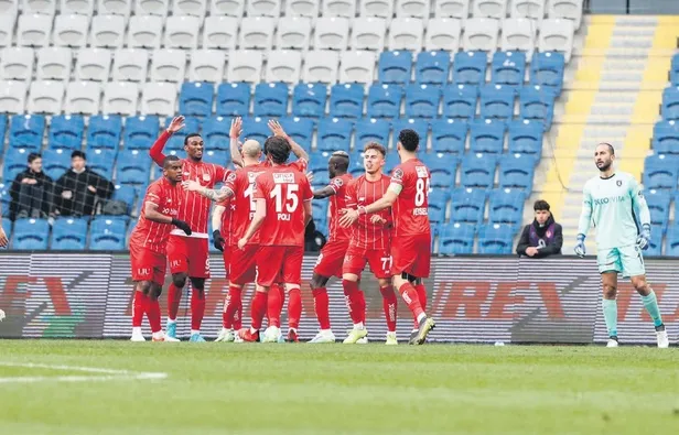 rize-baskani-tahir-kirandan-ali-koc-ile-ilgili-cok-sert-aciklamalar-1647300751296.jpeg Rize Başkanı Tahir Kıran'dan Ali Koç ile ilgili çok sert açıklamalar-2