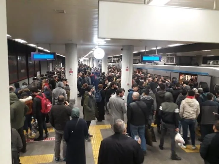 gunun-her-saati-trafik-metrolarda-izdiham-murat-kurumdan-chpnin-mega-is-bilmezligine-tepki-istanbula-bu-cile-r-1710341670261.jpeg Günün her saati trafik, metrolarda izdiham... Murat Kurum'dan CHP'nin 'mega' iş bilmezliğine tepki: "İstanbul’a bu çile reva mı?"-2