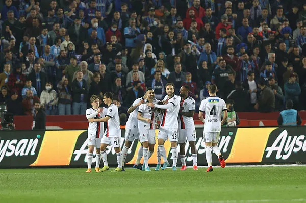 super-ligde-dikkat-ceken-istatistik-fenerbahce-ile-galatasaray-zirvede-ama-1649328902079.jpg Süper Lig'de dikkat çeken istatistik! Fenerbahçe ile Galatasaray zirvede ama...-5