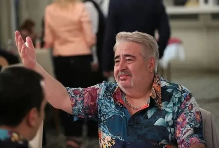 ugur-yucelin-30-kilo-verme-sirri-66lik-usta-sanatci-36liklara-meydan-okuyor-keske-zayiflamasaydim-1702149310245.jpeg Uğur Yücel'in 30 kilo verdiren diyeti! 66'lık usta sanatçı mum gibi eridi! "Keşke zayıflamasaydım..."-4