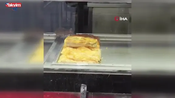 İzmir’den skandal! Börek tezgahlarında fare cirit attı