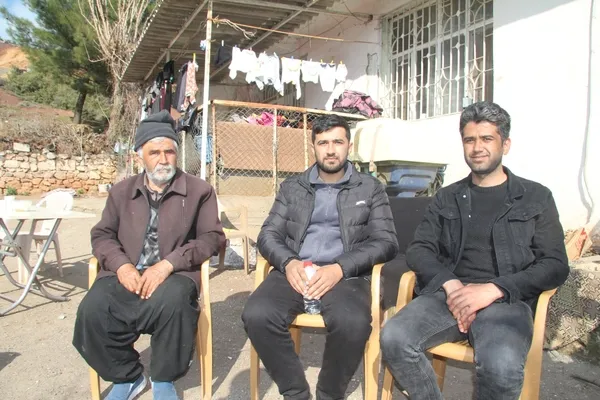 1677160904136.jpg Enkazdan 261 saat sonra canlı çıkmıştı yaşadığı dehşeti anlattı: Saksıdan çiçekleri yiyip idrarlarını içtiler-4