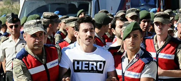 HERO’cu haine hapis göründü