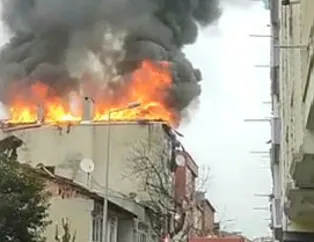 Panik anları! Bomba gibi patladı yol çöktü!