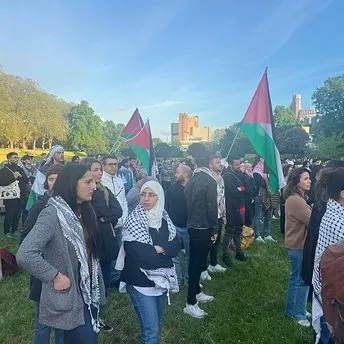 Köln Üniversitesi’nde yüzlerce kişiden “Filistinlilerin yanındayız” mesajı!