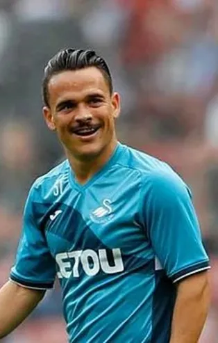 Roque Mesa Genoa yolunda