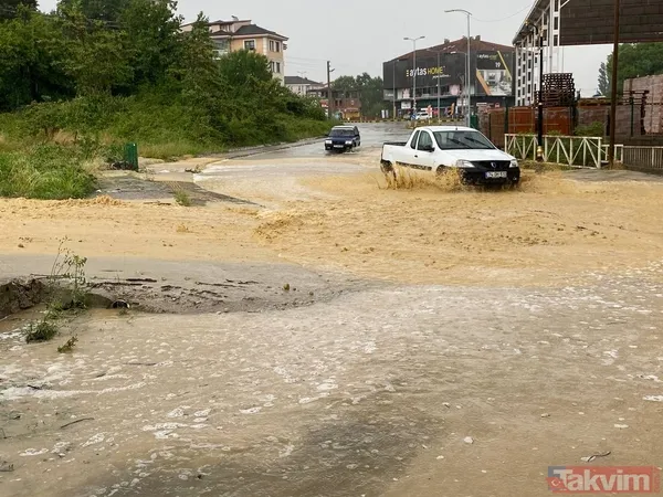Batı Karadeniz'de sel felaketi! Dereler taştı, evleri su bastı, heyelan meydana geldi! Meteoroloji'den Batı Karadeniz için yeni uyarı - 14