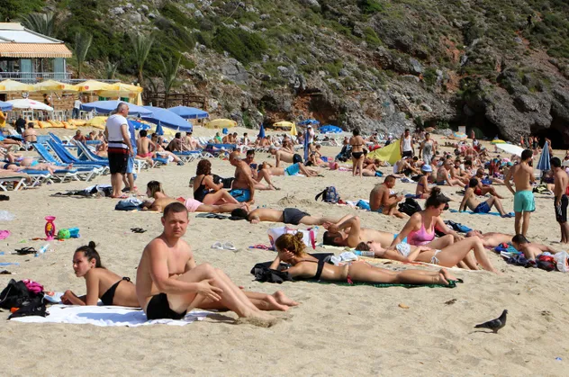 Alanya'da tatilciler plajları doldurdu