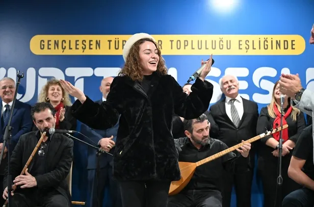 Yurdun ünlüleri, yurtta kalan gençlerle buluşuyor-5