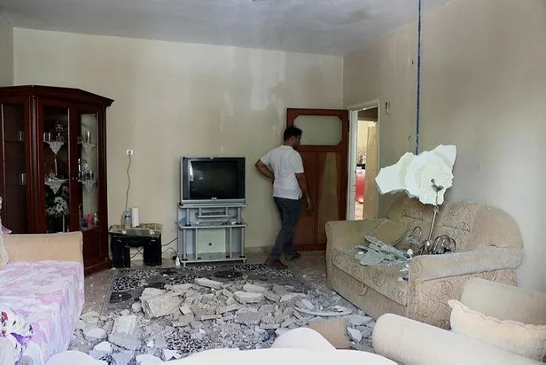 Mersin'de garip olay: Salonda otururlarken bir anda tavan çöktü-2