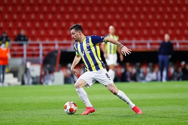 ozel-haber-i-1651741506557.jpg Özel Haber I Fenerbahçe'de Mert Hakan vites yükseltti! 27 yıl sonra en iyisi olabilir-3
