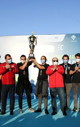 Bakan Varank F1 pistinde tehlike atlattı! Pistten çıktı...