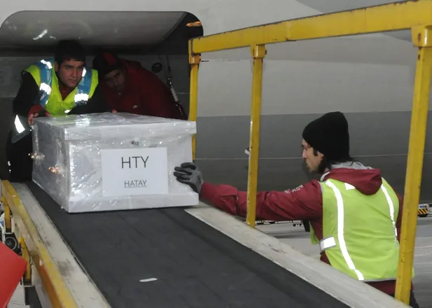 Ukrayna'da öldürülen iki öğrencinin cenazesi Türkiye'ye getirildi-1