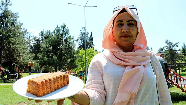 13-yil-calistigi-fabrikada-arkadaslarina-kek-ikram-etti-isinden-oldu-1595401386500.jpg 13 yıl çalıştığı fabrikada arkadaşlarına 'kek' ikram etti, işinden oldu!-4