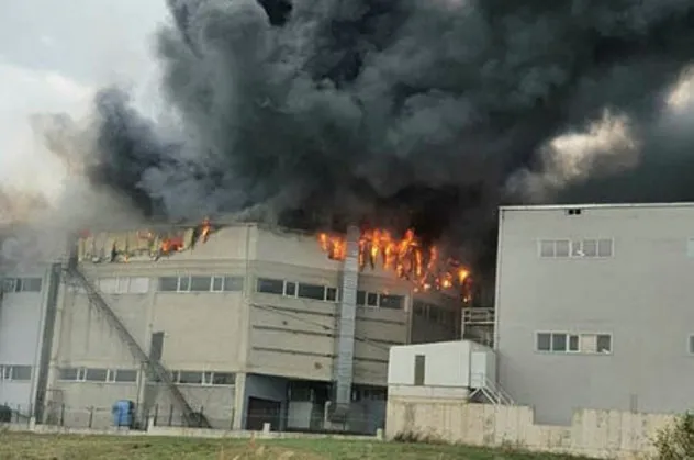İstanbul'da korkutan yangın! Kilometrelerce öteden görüldü