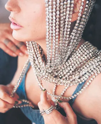 serenay-sarikaya-fizigiyle-sov-yapti-marka-yuzu-oldugu-jeanden-kazandigi-para-ise-dudaklari-ucuklatti-1652817268153.jpg Serenay Sarıkaya fiziğiyle şov yaptı! Marka yüzü olduğu jeanden kazandığı para ise dudakları uçuklattı-3