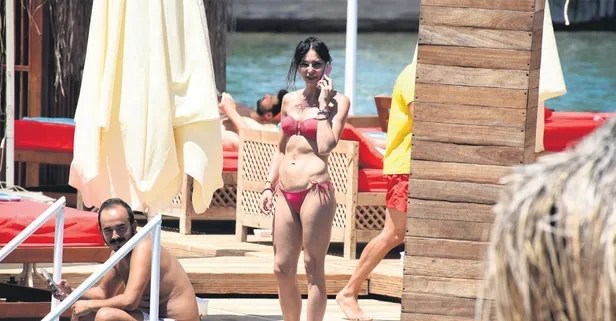 Bodrum’u sallayan Hande Ataizi su damacanasıyla antrenman yaptı!