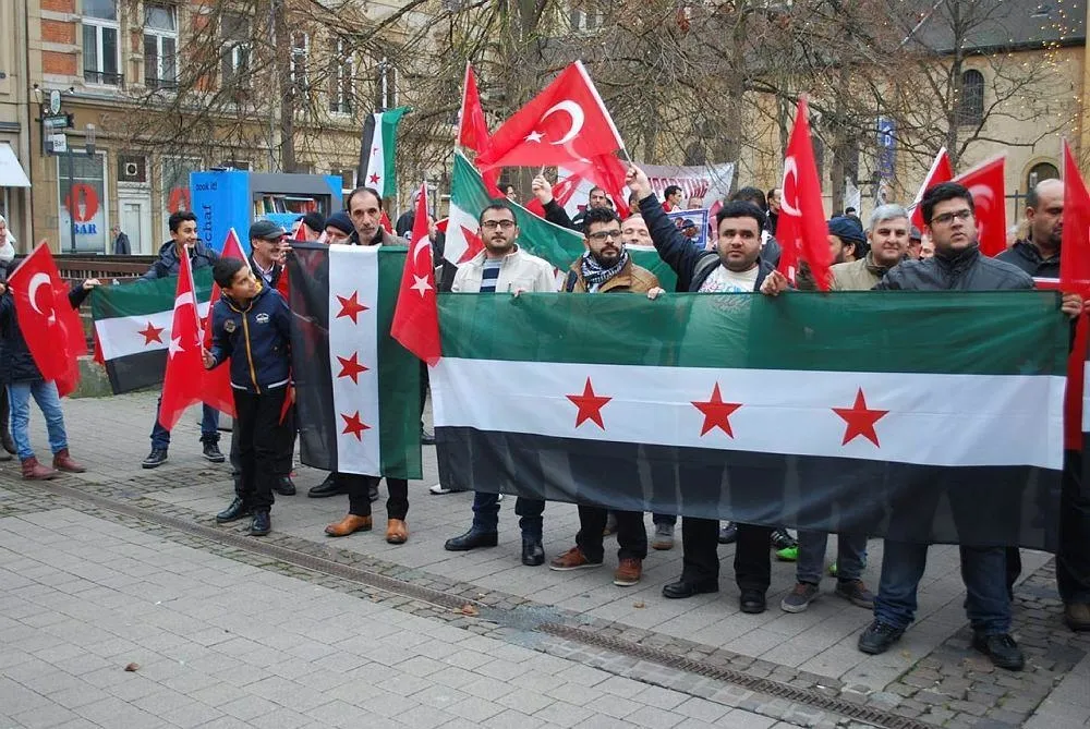 Avrupa'daki Türkler teröre karşı meydanlarda-2