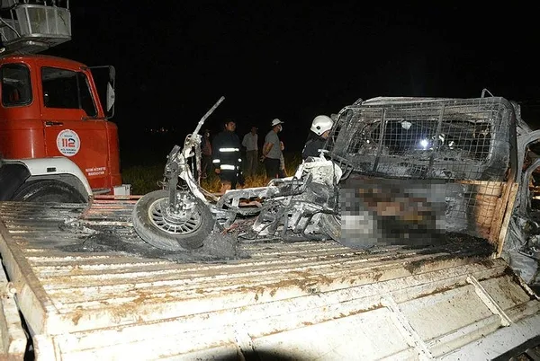 antalya-korkutelinde-feci-kaza-2-kisi-yanarak-hayatini-kaybetti-1620075570544.jpeg