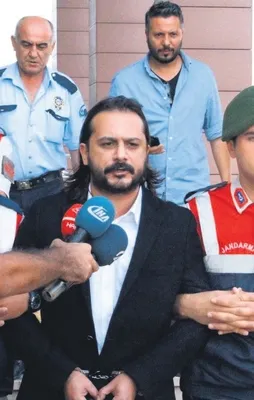 Emrah S. bir İzmir tiyatrosu!