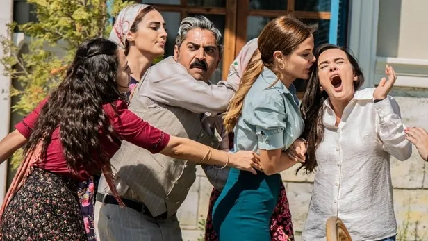 bir-zamanlar-cukurovanin-vazgecilmez-oyuncusunun-ses-getirecek-dizi-3-aylik-ara-tam-bitti-derken-1660076285023.jpg 'Hoş Geldin Gaffur'! Bir Zamanlar Çukurova'nın vazgeçilmez oyuncusundan ses getirecek dizi! İşte Bülent Polat'ın yeni projesi...-5