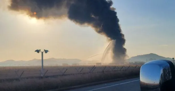 Güney Kore’de uçak kazası! Yolcu uçağı iniş sırasında pistten çıkarak duvara çarptı: Çok sayıda ölü ve yaralı var
