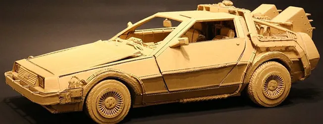 Kartonlardan yeni bir dünya oluşturdu!