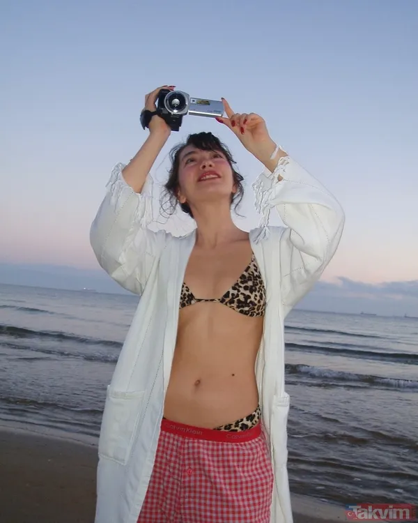 Neslihan Atagül sabahın 5’inde leopar desenli bikinisiyle kumsalda! Art arda paylaşıp sosyal medyayı salladı! - 6