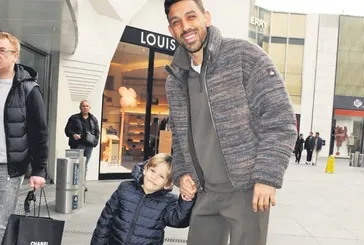 İrfan Can Kahveci oğlu ile birlikte İstinye’de poz verdi!