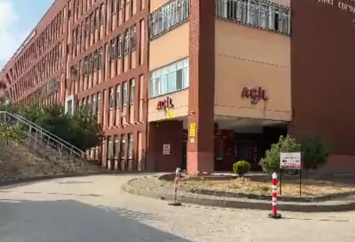 ak-parti-grup-baskanvekili-leyla-sahin-usta-kaza-gecirdi-1786978950577.jpeg AK Parti Grup Başkanvekili Leyla Şahin Usta kaza geçirdi-3