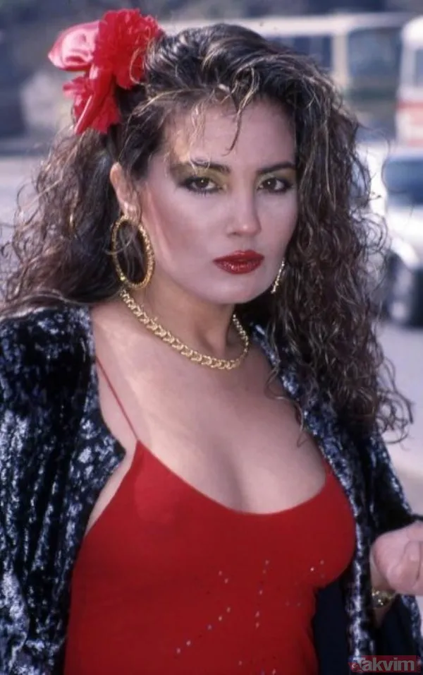 Yeşilçam’ın gamzeli güzeli Bahar Öztan minilerini çekip poz verdi! Son hali büyüledi! Fahriye Evcen ile Hande Erçel gerçeğiyle şaşırttı - 40