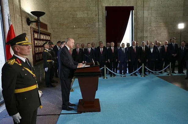 Başkan Erdoğan Anıtkabir Özel Defteri'ni imzaladı! 30 Ağustos Zafer Bayramı'nda bir ilk: Devlet Mezarlığı'na ziyaret-5